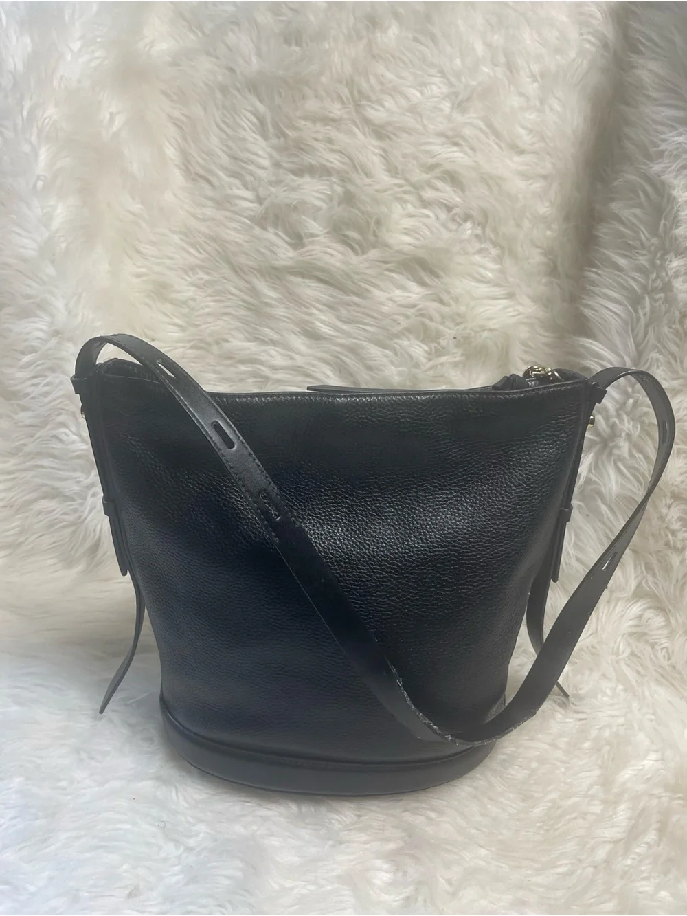 Michael Kors Black Leather Bucket style Shoulder Bag with Gold Chain Detail - Picture 6 of 15
